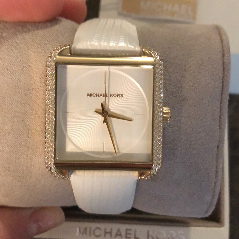 WATCH - Picture 3 of 3